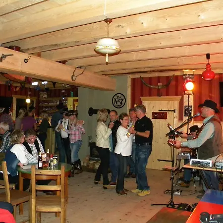 Rustikales Horse Lake Ranch Haus 2